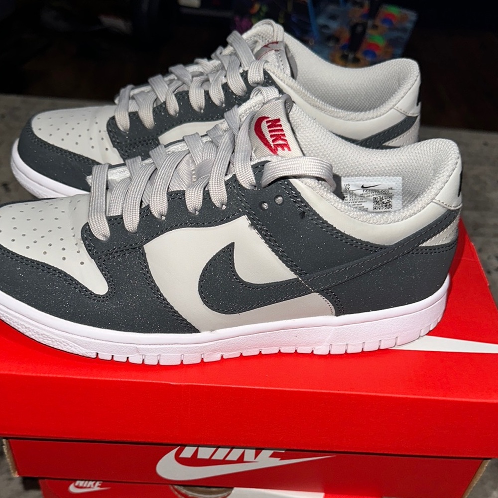 Nike Dunk Low - Picture 2 of 4